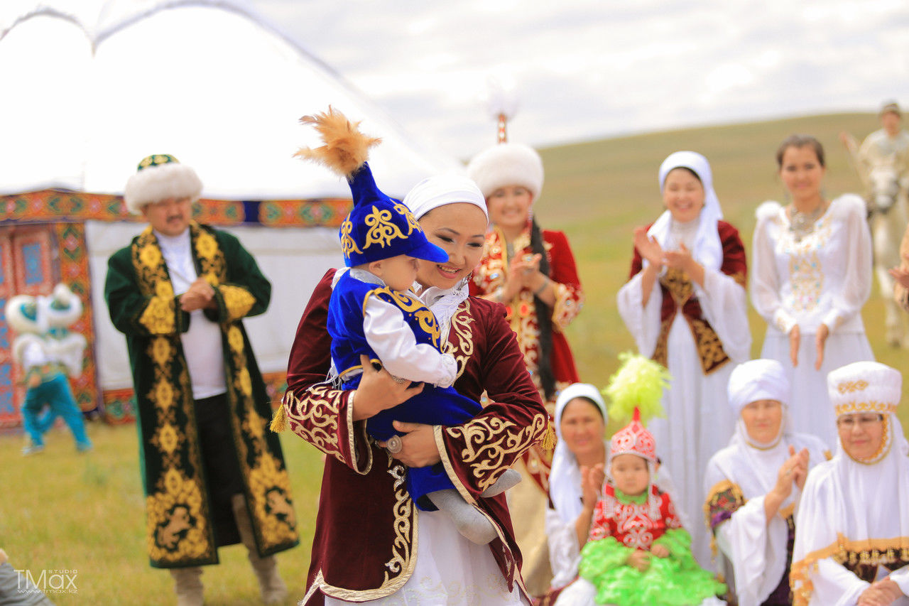 Тұсау кесу дәстүрі. Казахские традиции. Национальные традиции Казахстана. Традиции казахского народа. Казахская свадьба.