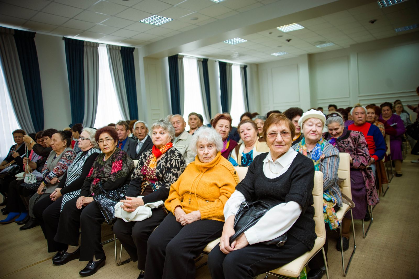 ЕСЛИ ВАШИ РОДИТЕЛИ АКТИВНЫЕ ПОЖИЛЫЕ ЛЮДИ: МАСТЕР-КЛАССЫ, ИЗУЧЕНИЕ АНГЛИЙСКОГО ЯЗЫКА, ХОР И КУРСЫ ФОТОГРАФИИ