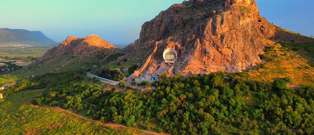 trip-to-osh-colorful-markets-alai-valley-and-sacred-mountain-sulaiman-too