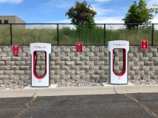 tesla-planiruet-vypustit-novyy-elektrokrossover-v-seredine-2025-goda