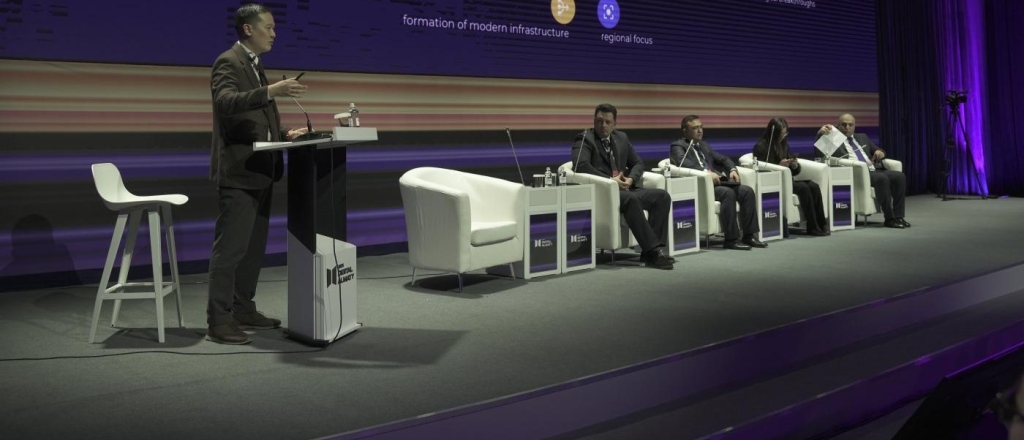 kak-iskusstvennyy-intellekt-menyaet-podhody-k-upravleniyu-samoe-vazhnoe-s-sessii-digital-almaty-2025
