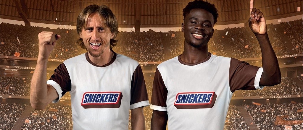futbolisty-luka-modrich-i-bukayo-saka-zaklyuchili-partnerstvo-so-snickers