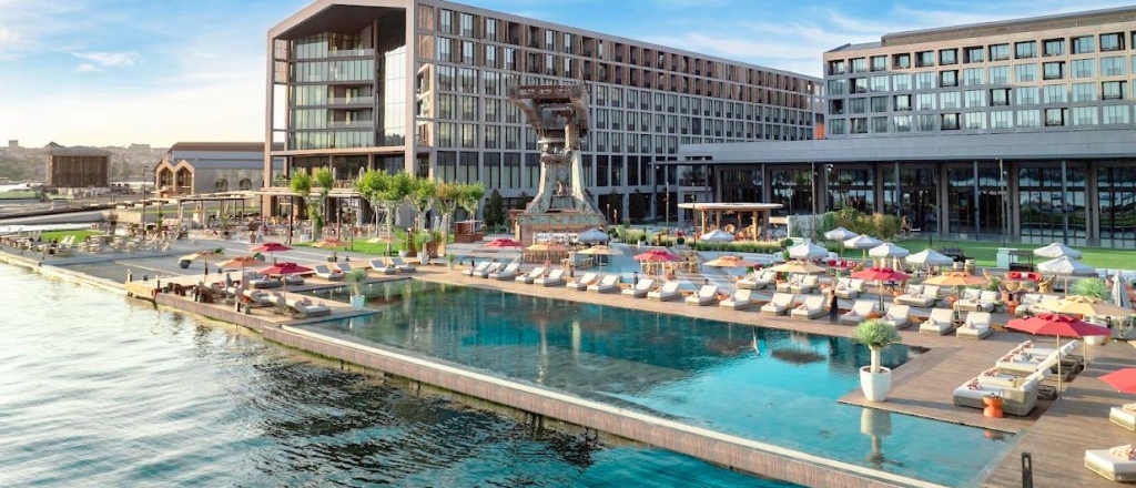 5-prichin-pochemu-novyy-rixos-tersane-istanbul-ideal-nyy-vybor-dlya-otdyha-v-stambule