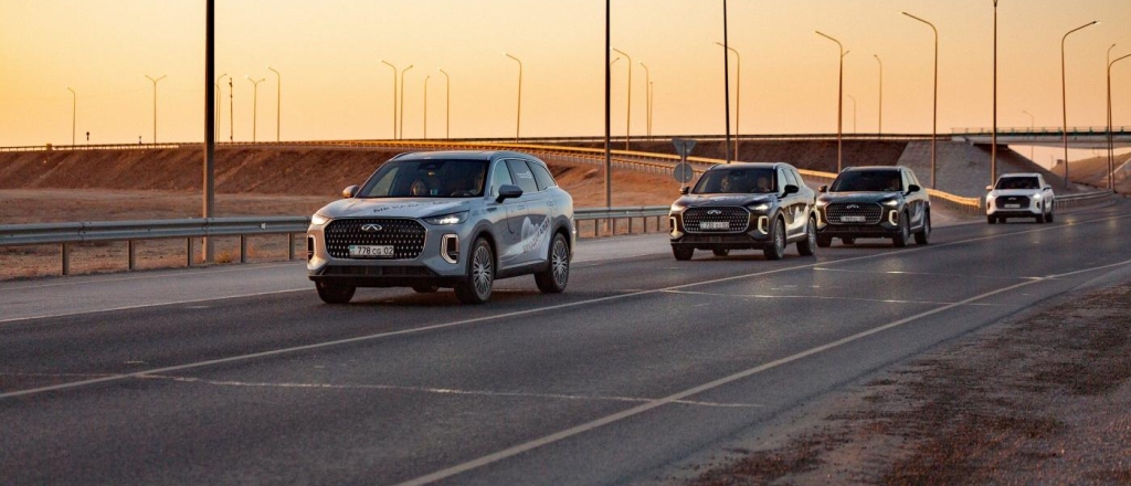 chery-tiggo-9-test-drayv-na-baykonur-i-prezentaciya-v-stile-black-white