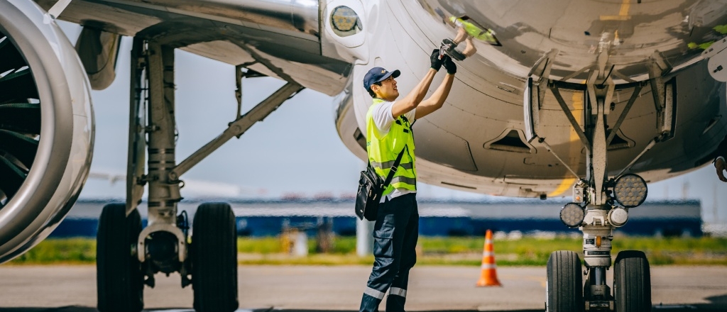 skidki-na-aviabilety-turputevki-i-oplata-meduslug-pochemu-air-astana-v-tope-samyh-privlekatel-nyh-rabotodateley