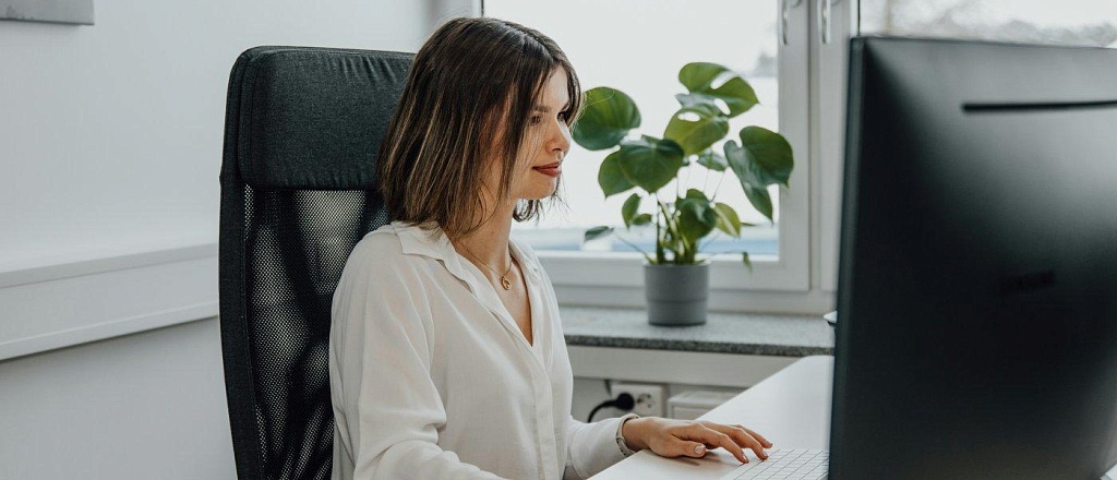 how-to-grow-up-the-career-ladder-5-ideas-from-bestselling-book-authors